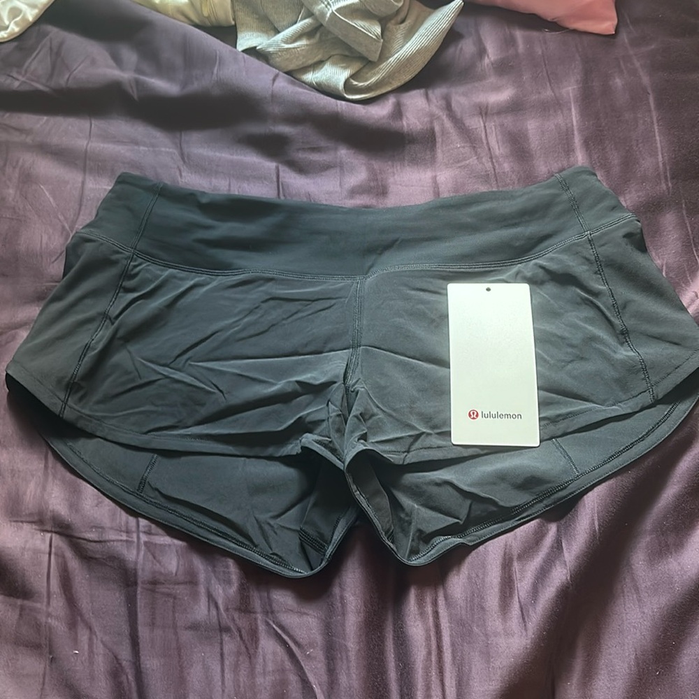lululemon speed up size 8 2.5 inch NWOT
